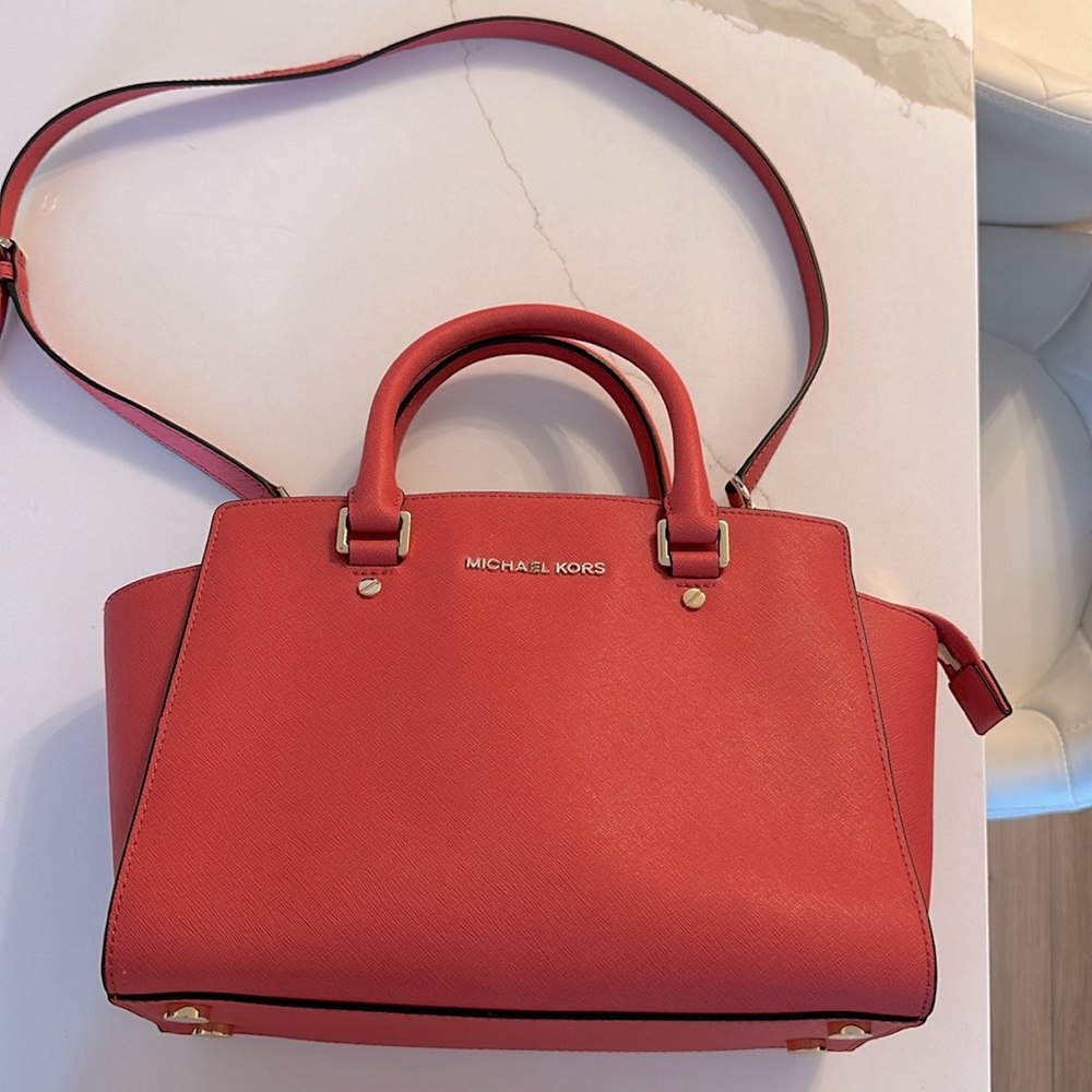 Michael Kors shoulder bag with top handles. Condition: 10/10